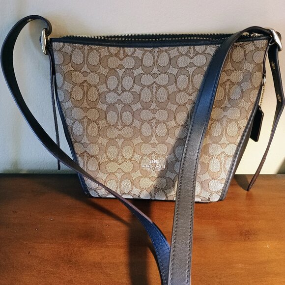 Coach purse - Picture 3 of 12